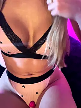 ladamoon online show from 11/25/25, 09:53