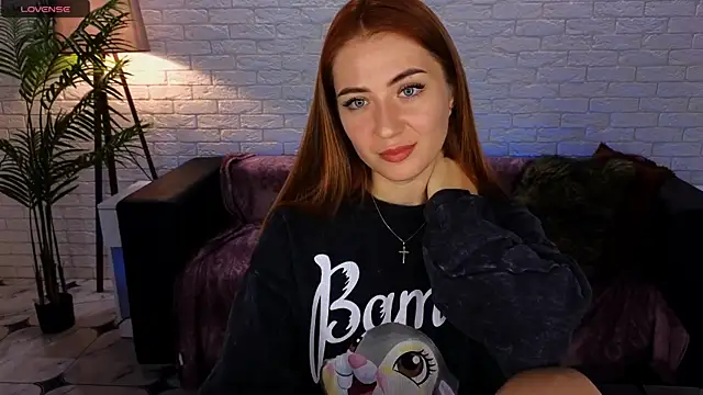 Snapshot of Adelyna_Bird chatting on 12/02/24, 07:36 Adelyna Bird online show from 12/02/24, 07:36