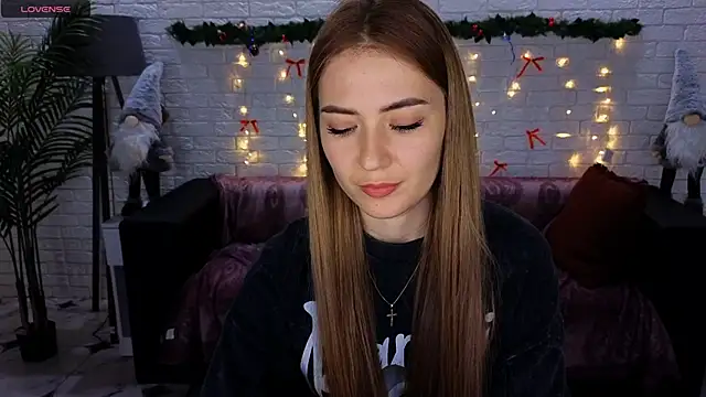 Snapshot of Adelyna_Bird chatting on 12/21/24, 11:44 Adelyna Bird online show from 12/21/24, 11:44