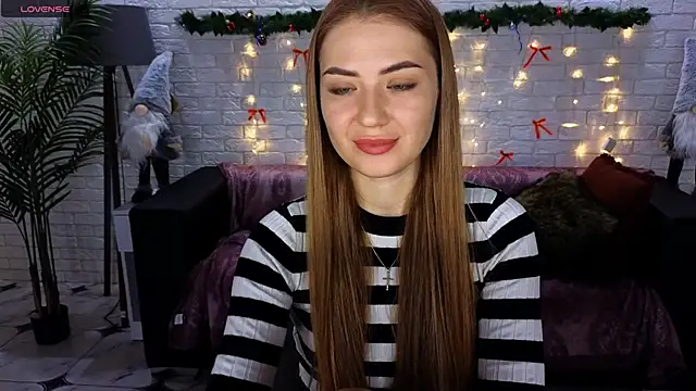 Snapshot of Adelyna_Bird chatting on 12/22/24, 07:22 Adelyna Bird online show from 12/22/24, 07:22