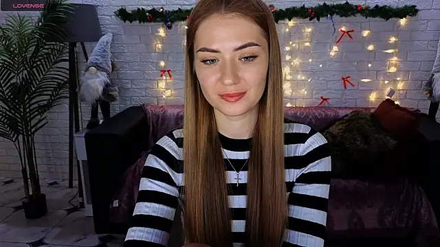 Snapshot of Adelyna_Bird chatting on 12/22/24, 10:28 Adelyna Bird online show from 12/22/24, 10:28