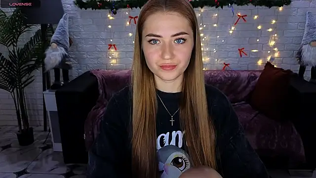 Snapshot of Adelyna_Bird chatting on 12/26/24, 07:35 Adelyna Bird online show from 12/26/24, 07:35