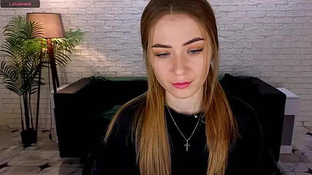 Snapshot of Adelyna_Bird chatting on 03/07/25, 07:30 Adelyna Bird online show from 03/07/25, 07:30