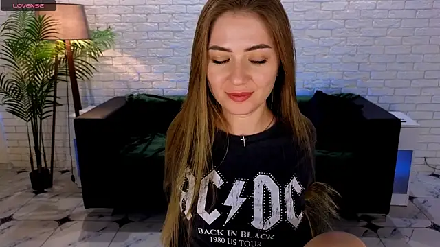 Snapshot of Adelyna_Bird chatting on 03/09/25, 11:58 Adelyna Bird online show from 03/09/25, 11:58