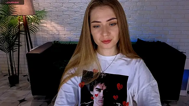 Snapshot of Adelyna_Bird chatting on 03/16/25, 07:15 Adelyna Bird online show from 03/16/25, 07:15