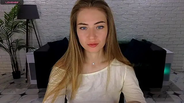 Snapshot of Adelyna_Bird chatting on 09/16/25, 06:14 Adelyna Bird online show from 09/16/25, 06:14