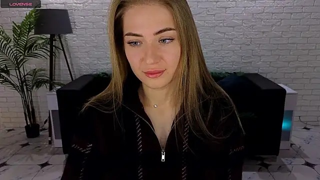 Snapshot of Adelyna_Bird chatting on 09/26/25, 06:17 Adelyna Bird online show from 09/26/25, 06:17