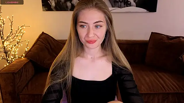Snapshot of Adelyna_Bird chatting on 07/27/26, 07:15 Adelyna Bird online show from 07/27/26, 07:15