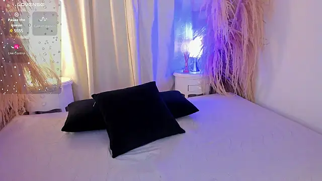 Snapshot of KendalEvanz chatting on 12/16/24, 01:43 KendalEvanz online show from 12/16/24, 01:43