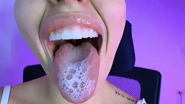 lisbet21x online show from 10/30/25, 10:32