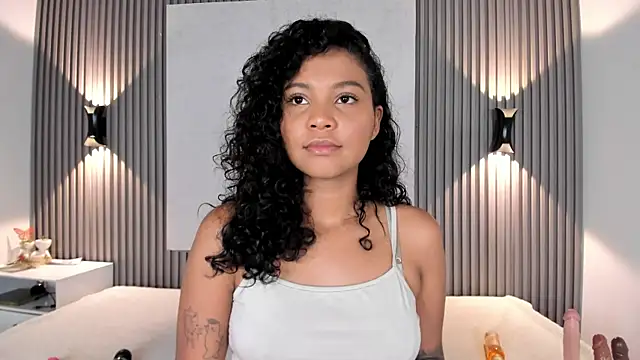 Zafiiraa online show from 05/05/26, 03:36