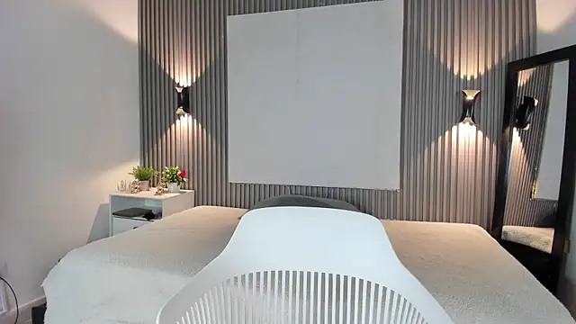 Snapshot of Zafiiraa chatting on 06/20/26, 03:42 Zafiiraa online show from 06/20/26, 03:42