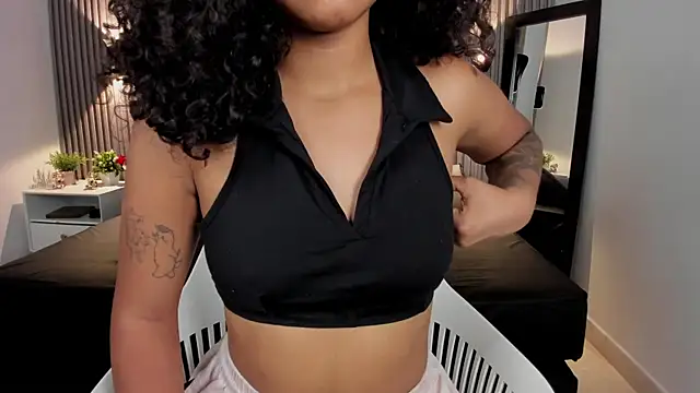 Snapshot of Zafiiraa chatting on 06/25/26, 03:50 Zafiiraa online show from 06/25/26, 03:50