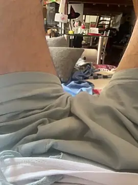 Snapshot of simoninside25 chatting on 09/20/25, 12:50 simoninside25 online show from 09/20/25, 12:50