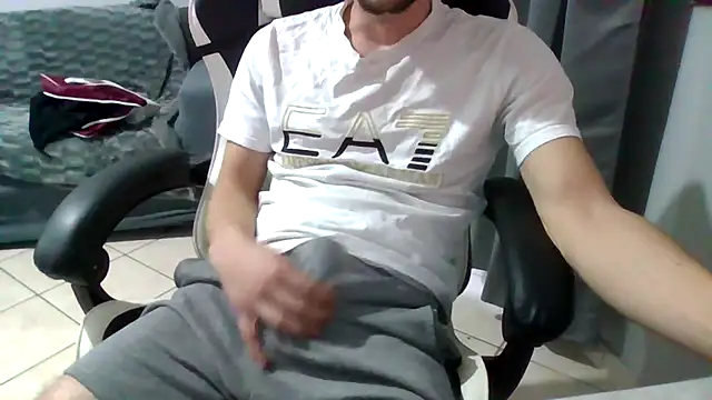 Snapshot of simoninside25 chatting on 10/20/25, 04:07 simoninside25 online show from 10/20/25, 04:07