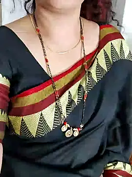 Snapshot of Indian_desi_wife chatting on 12/13/24, 04:49 Indian desi wife online show from 12/13/24, 04:49