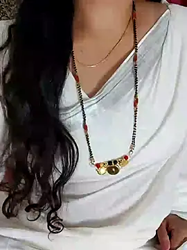 Snapshot of Indian_desi_wife chatting on 01/03/25, 08:32 Indian desi wife online show from 01/03/25, 08:32