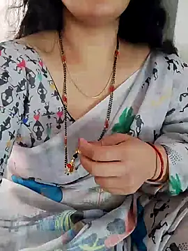 Snapshot of Indian_desi_wife chatting on 01/13/25, 06:38 Indian desi wife online show from 01/13/25, 06:38