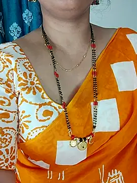 Snapshot of Indian_desi_wife chatting on 10/17/25, 02:15 Indian desi wife online show from 10/17/25, 02:15