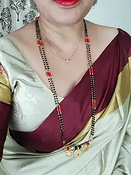 Snapshot of Indian_desi_wife chatting on 06/22/26, 02:02 Indian desi wife online show from 06/22/26, 02:02