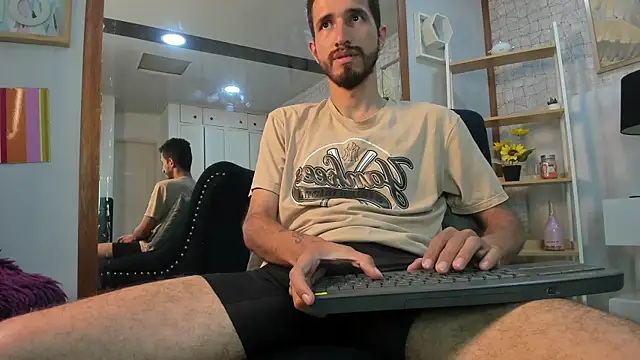 Snapshot of sam_bisex chatting on 08/02/26, 01:26 sam bisex online show from 08/02/26, 01:26