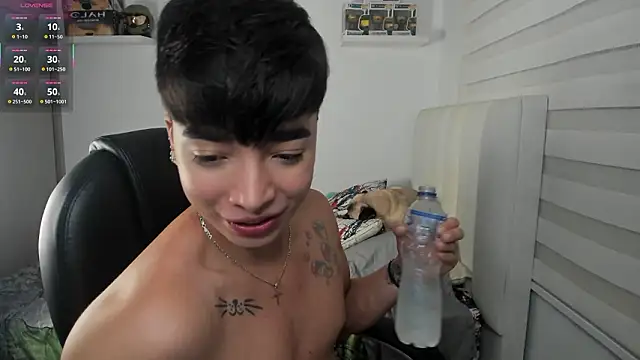 Snapshot of santy7v7 chatting on 02/17/26, 01:40 santy7v7 online show from 02/17/26, 01:40