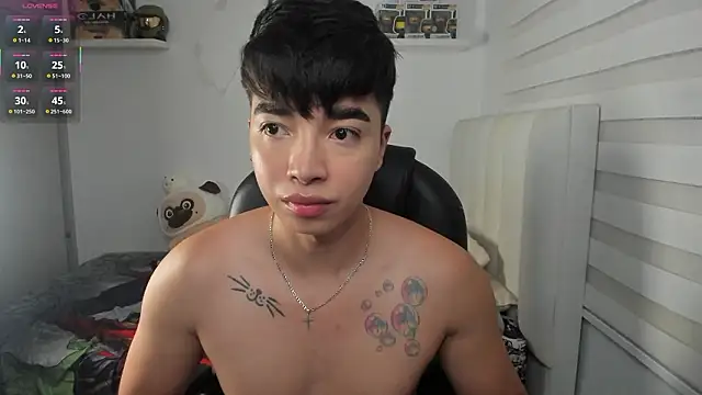 Snapshot of santy7v7 chatting on 02/18/26, 01:29 santy7v7 online show from 02/18/26, 01:29