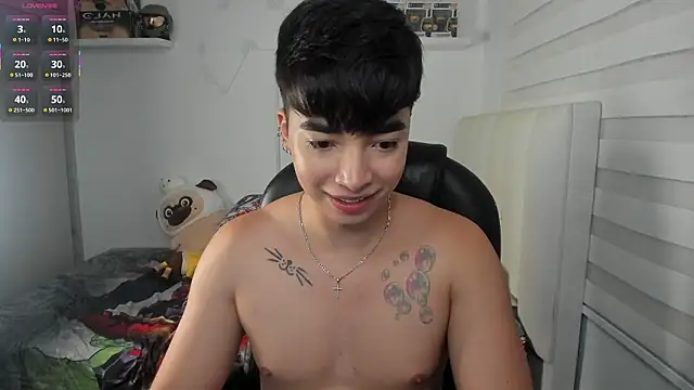 Snapshot of santy7v7 chatting on 02/20/26, 01:33 santy7v7 online show from 02/20/26, 01:33