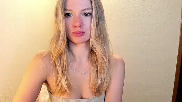 Snapshot of Annloveyou chatting on 12/15/24, 11:42 Annloveyou online show from 12/15/24, 11:42