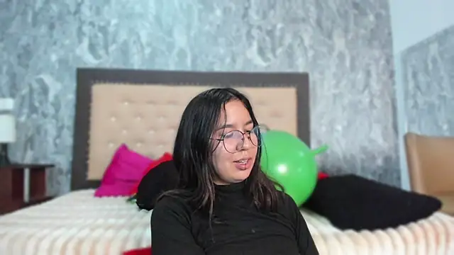 Lia sarahi online show from 03/06/25, 11:14