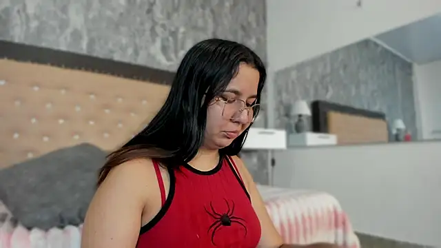 Lia sarahi online show from 10/04/25, 11:30