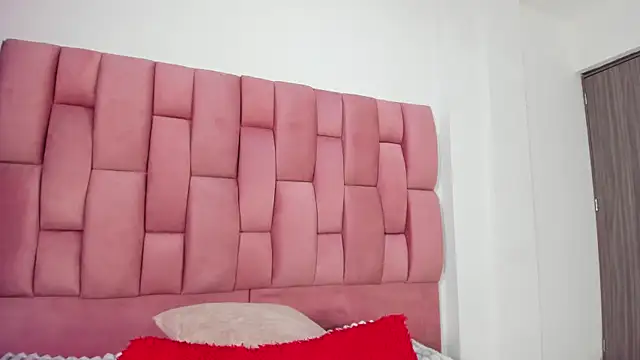 Lia sarahi online show from 01/06/26, 12:31