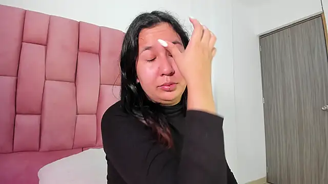 Lia sarahi online show from 01/12/26, 12:32