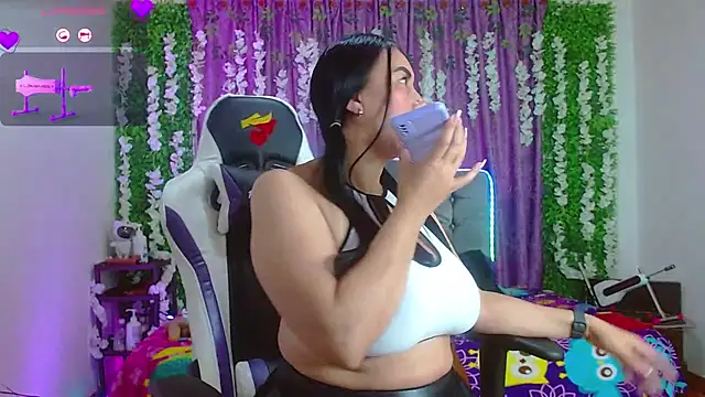 ariana-lopez online show from 11/24/25, 12:16