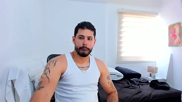 Snapshot of Justyn_Torres chatting on 11/21/25, 04:38 Justyn Torres online show from 11/21/25, 04:38