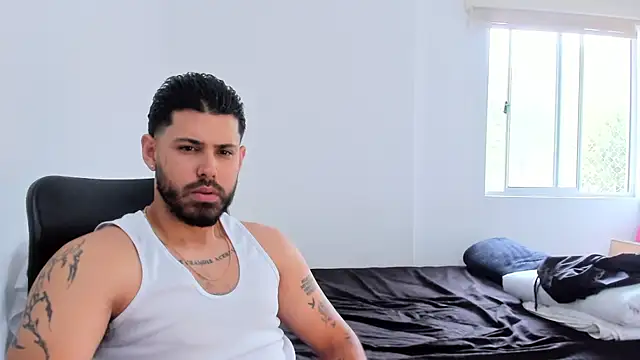 Snapshot of Justyn_Torres chatting on 12/02/25, 02:12 Justyn Torres online show from 12/02/25, 02:12