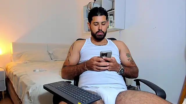 Snapshot of Justyn_Torres chatting on 02/11/26, 02:33 Justyn Torres online show from 02/11/26, 02:33