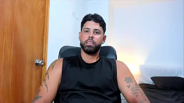 Snapshot of Justyn_Torres chatting on 05/19/26, 02:34 Justyn Torres online show from 05/19/26, 02:34