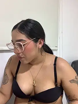 Amandanauty online show from 12/17/24, 04:01