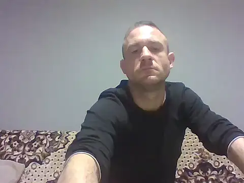 aroj95 online show from 10/31/25, 02:45