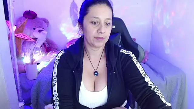 Snapshot of camilalatti chatting on 03/29/26, 01:38 camilalatti online show from 03/29/26, 01:38