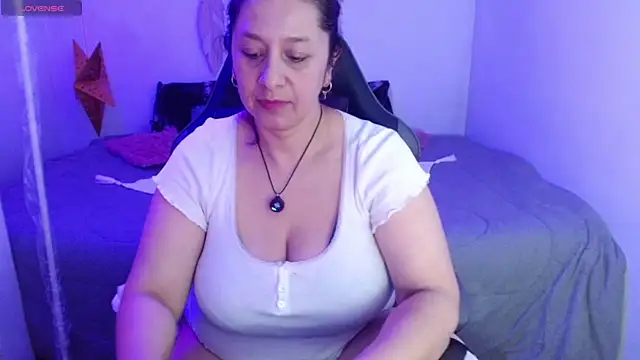 Snapshot of camilalatti chatting on 05/01/26, 12:59 camilalatti online show from 05/01/26, 12:59