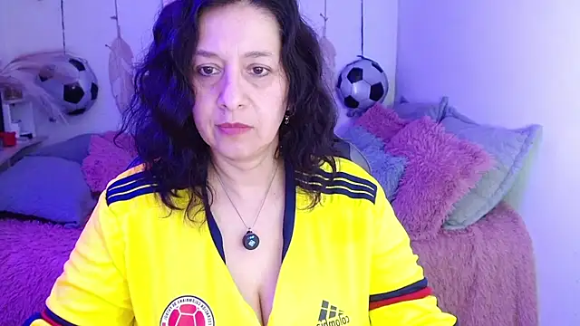Snapshot of camilalatti chatting on 06/21/26, 12:35 camilalatti online show from 06/21/26, 12:35