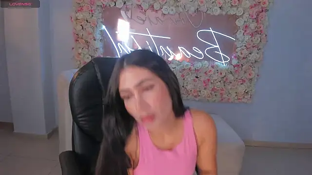 Snapshot of MarieJaneX chatting on 12/18/24, 11:02 MarieJaneX online show from 12/18/24, 11:02