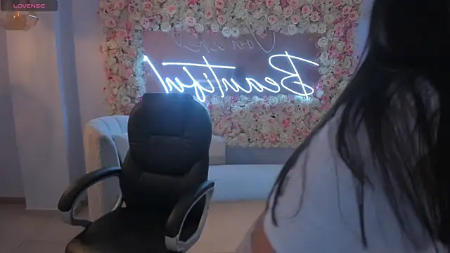 Snapshot of MarieJaneX chatting on 12/19/24, 10:34 MarieJaneX online show from 12/19/24, 10:34