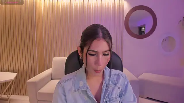 Snapshot of MarieJaneX chatting on 01/18/25, 10:49 MarieJaneX online show from 01/18/25, 10:49