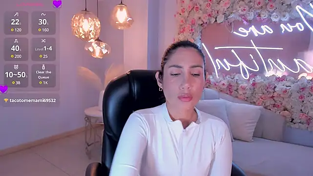 Snapshot of MarieJaneX chatting on 02/16/25, 01:49 MarieJaneX online show from 02/16/25, 01:49