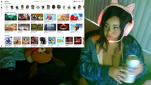 Snapshot of alexiajames99 chatting on 06/05/26, 03:02 alexiajames99 online show from 06/05/26, 03:02