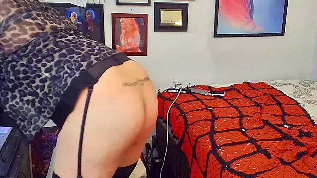 DoMeDoggyDiana online show from 10/18/25, 09:21