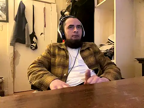 Snapshot of cnasty5621333 chatting on 11/18/25, 08:08 cnasty5621333 online show from 11/18/25, 08:08